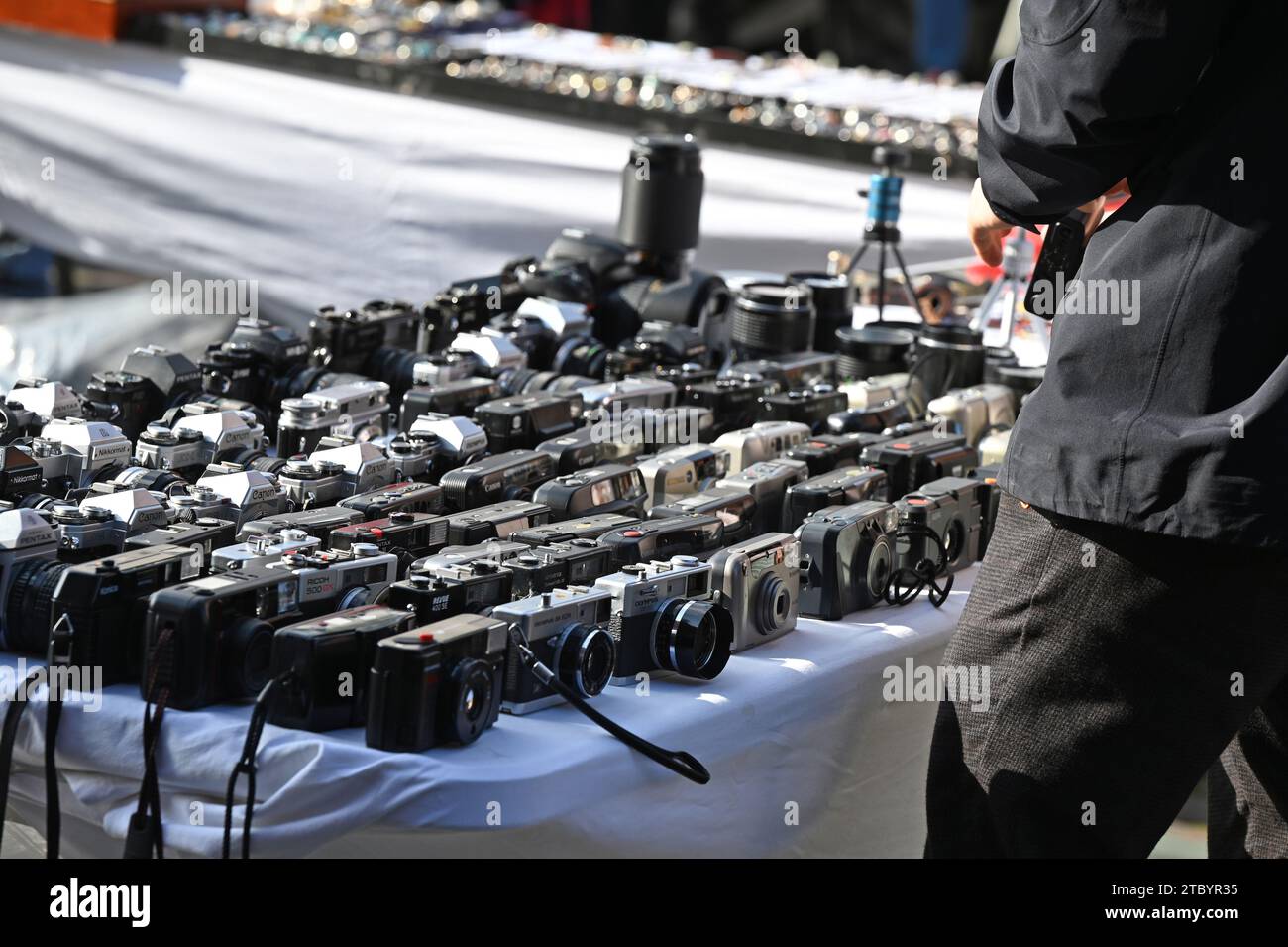 Mercato delle pulci nel quartiere Schanzenviertel di Amburgo, Germania Foto Stock