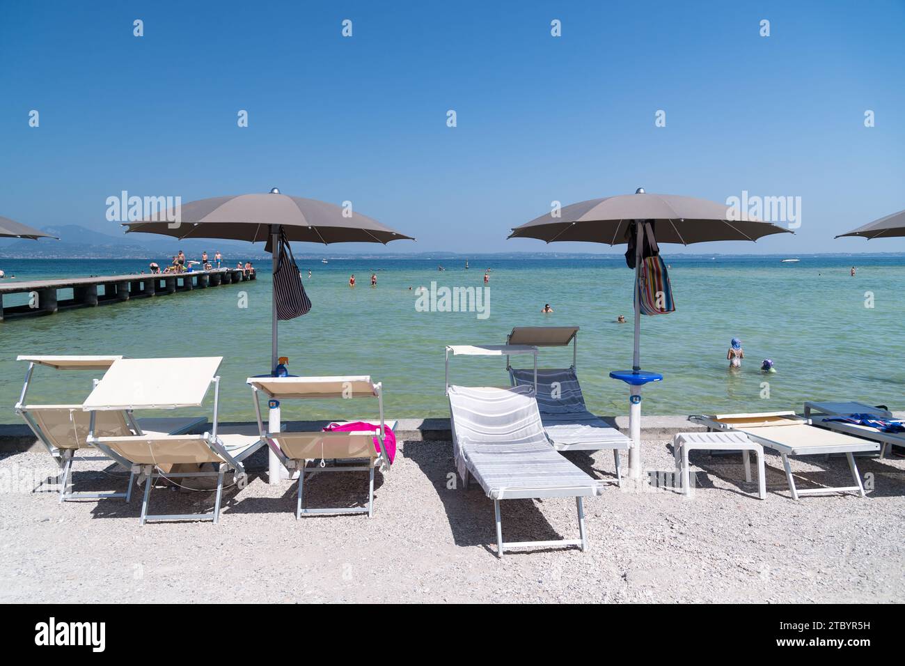 Spiaggia Lido delle Bionde di Lago di Garda (Lago di Garda) a Sirmione, Provincia di Brescia, Lombardia, Italia © Wojciech Strozyk / Alamy Stock Photo Foto Stock