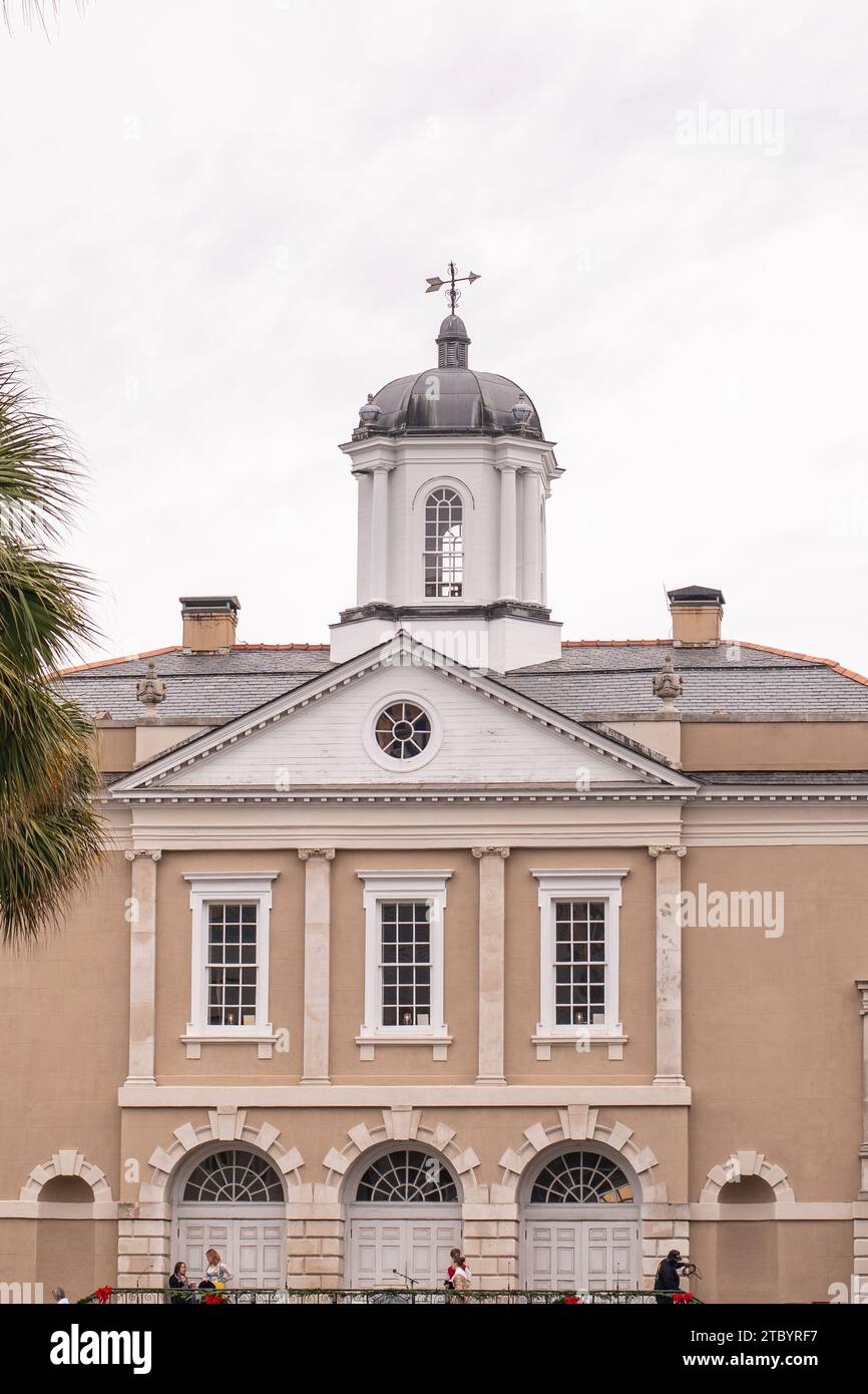 Il 250° anniversario del Charleston Tea Party viene celebrato con una rievocazione teatrale. Charleston è orgogliosa che i loro tea party si siano svolti prima del più famoso Boston Tea Party, che li rende il primo tea party della storia. Foto Stock