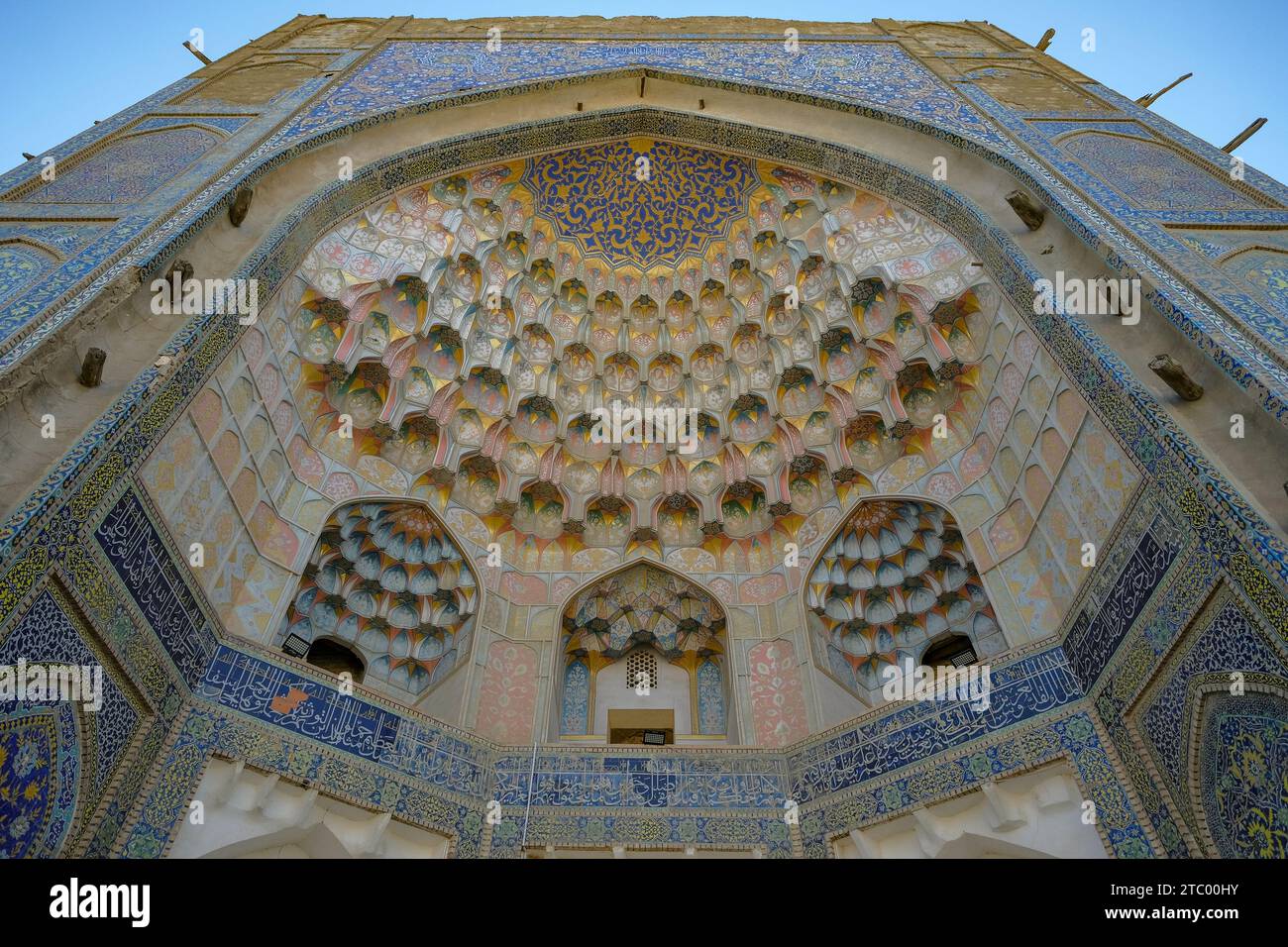 Vista della Madrasa Abdulaziz Khan nel centro di Bukhara in Uzbekistan. Foto Stock