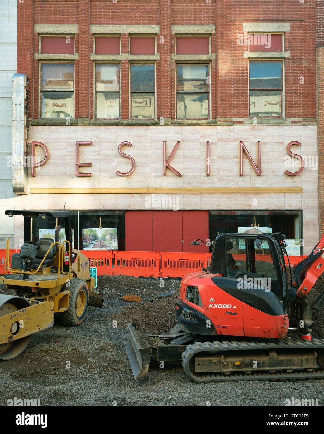 Insegna e attrezzature da costruzione Peskins d'epoca a Cumberland, Maryland Foto Stock