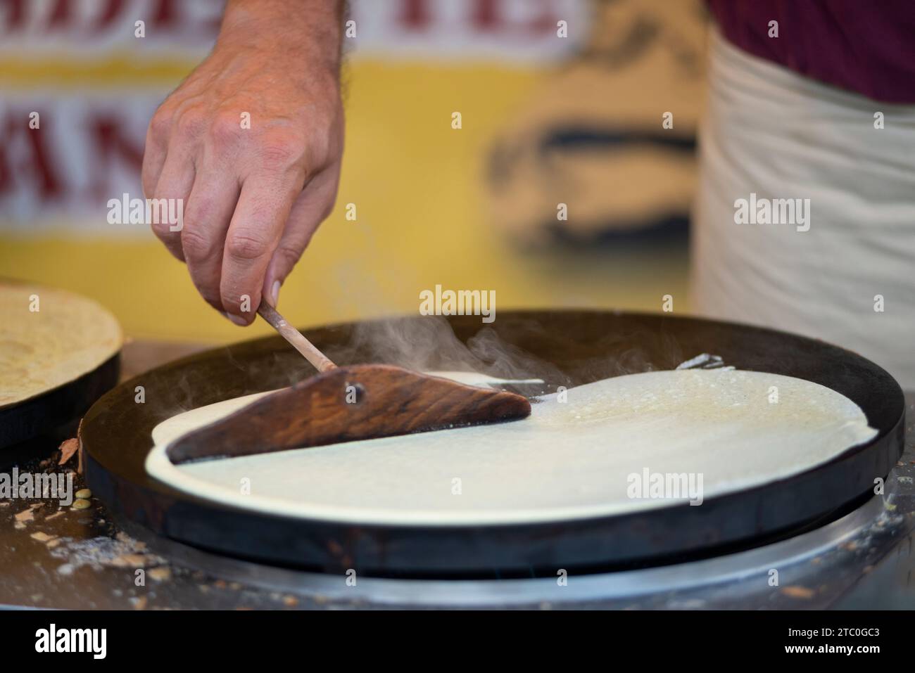 Italia, Lombardia, Food Festival, Making Crepes Foto Stock