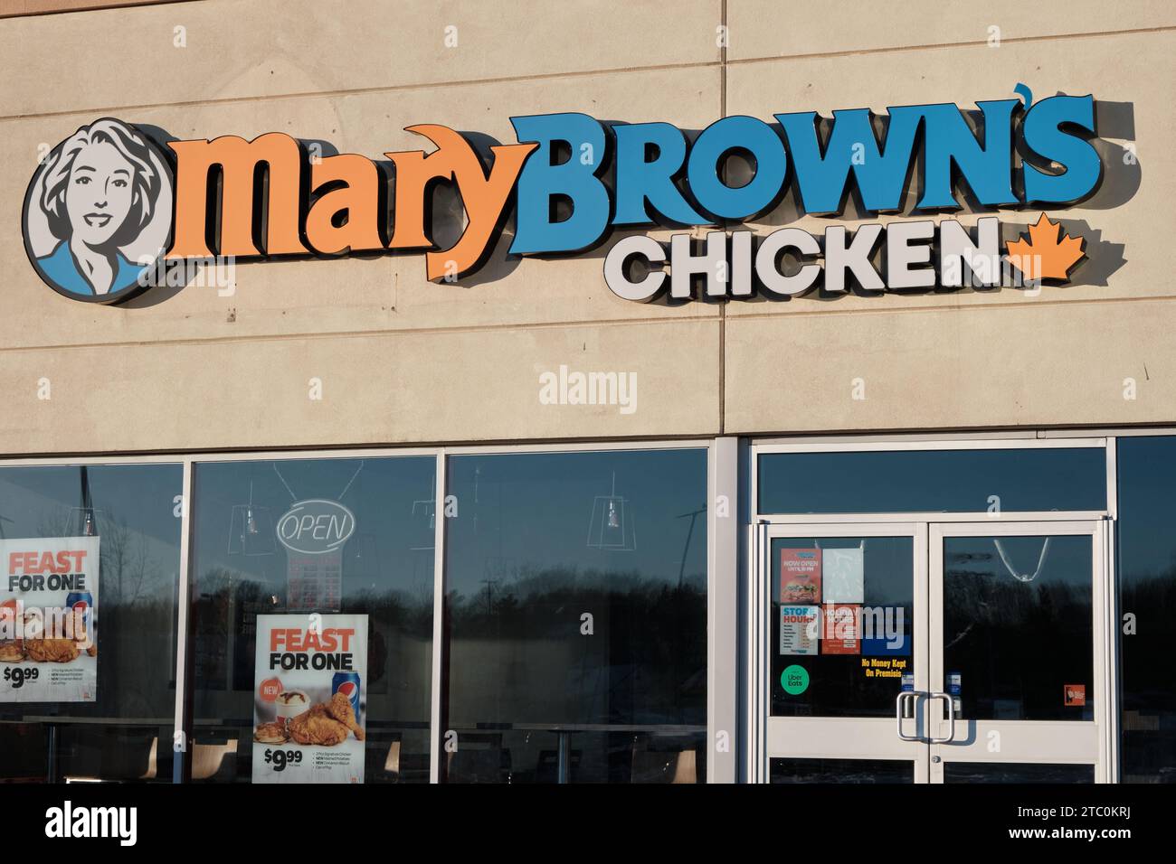 Insegna e logo del negozio del fast food Mary Brown's Chicken Foto Stock