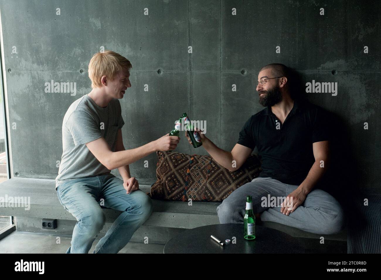 DATA DI RILASCIO: 24 aprile 2015. TITOLO: Ex Machina. STUDIO: Universal Pictures. DIRETTORE: Alex Garland. TRAMA: Un giovane programmatore viene selezionato per partecipare a un innovativo esperimento di intelligenza sintetica valutando le qualità umane di un umanoide altamente avanzato A.I. INTERPRETATO da: Alicia Vikander, Domhnall Gleeson, Oscar Isaac. (Credito: © Universal Pictures/Entertainment Pictures/ZUMAPRESS.com) SOLO PER USO EDITORIALE! Non per USO commerciale! Foto Stock