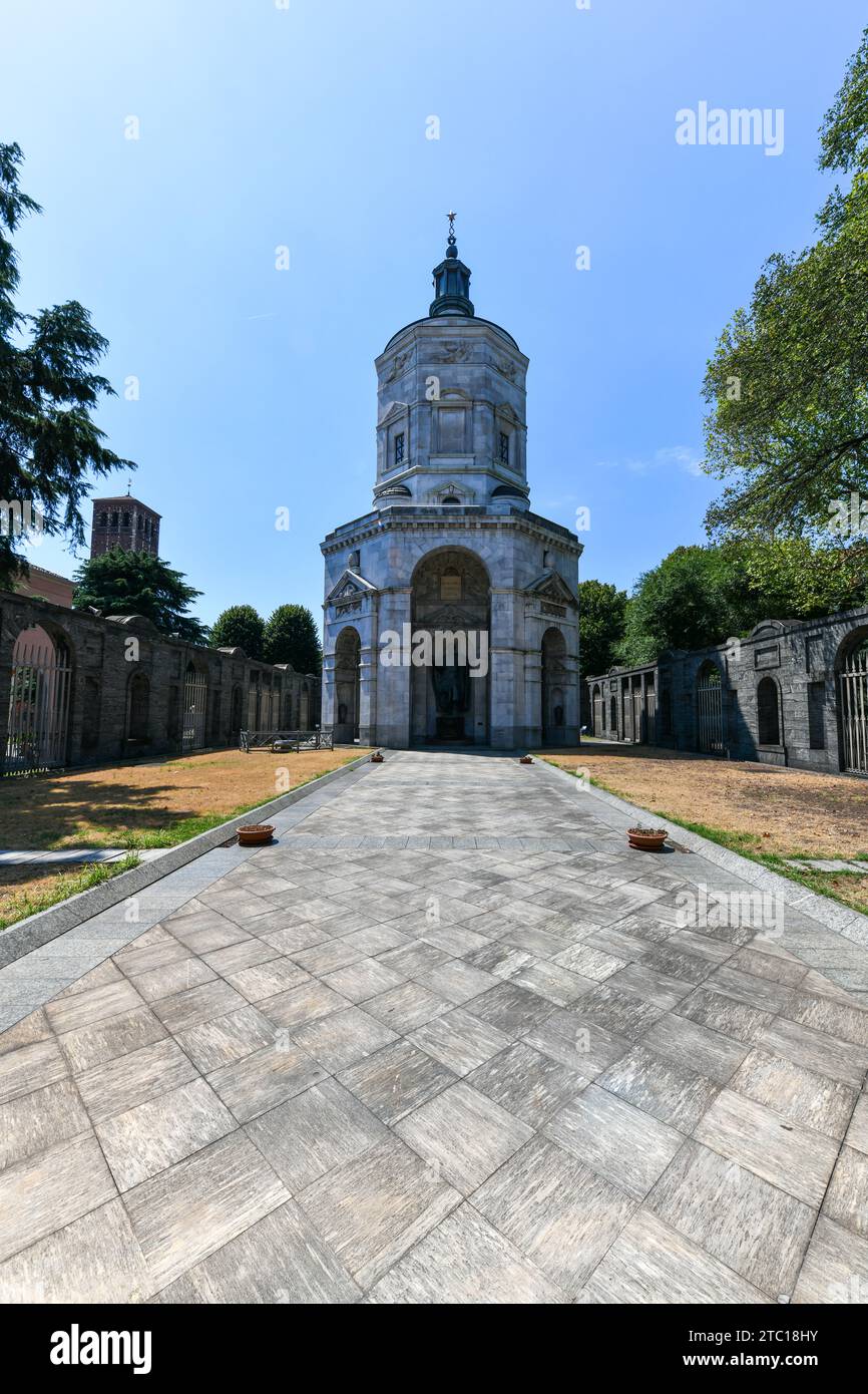 Tempio della Vittoria, Tempio della Vittoria, commemora i milanesi morti combattendo per l'Italia durante la prima guerra mondiale. "Con la dicitura "To. Foto Stock