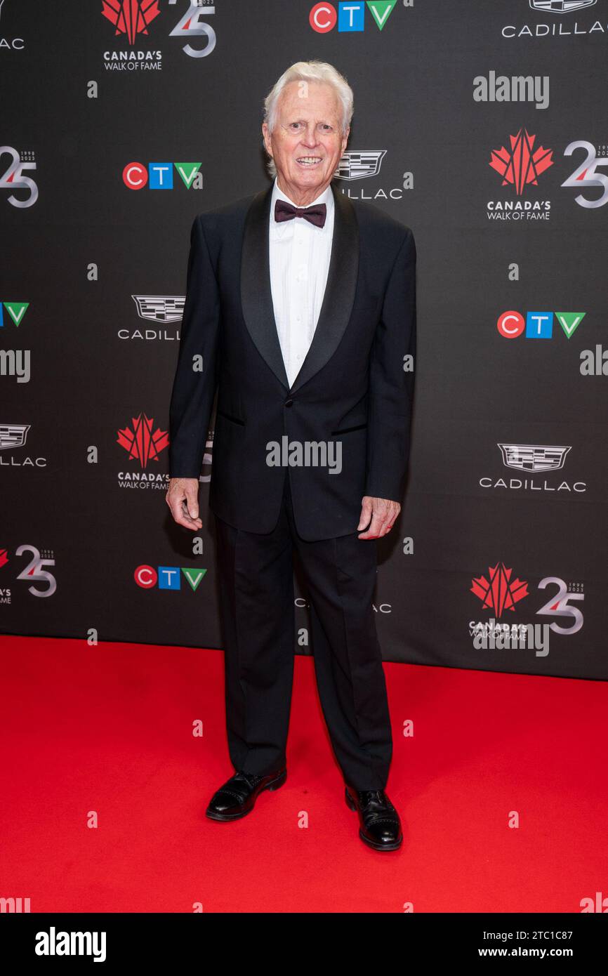 Paul Henderson partecipa al gala della Walk of Fame del Canada al Metro Convention Centre di Toronto. Il Canada's Walk of Fame Gala è un evento formale tenuto a Toronto, che riconosce figure canadesi di rilievo. La serata si svolge con un ricevimento su tappeto rosso, culminando con una cerimonia di premiazione che commemora i contributi di individui illustri al paesaggio culturale del paese. (Foto di Shawn Goldberg / SOPA Images/Sipa USA) Foto Stock