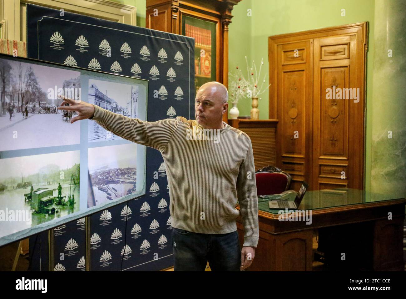 Odessa, Ucraina. 9 dicembre 2023. Oleksandr Babich ha visto tenere una conferenza alla biblioteca scientifica di Odessa. La conferenza di Oleksandr Babich "Surviving the Occupation, Odessa 1941-1944" si tenne presso la biblioteca scientifica di Odessa. Oleksandr Babich-storico ucraino e volontario. (Foto di Viacheslav Onyshchenko/SOPA Images/Sipa USA) credito: SIPA USA/Alamy Live News Foto Stock
