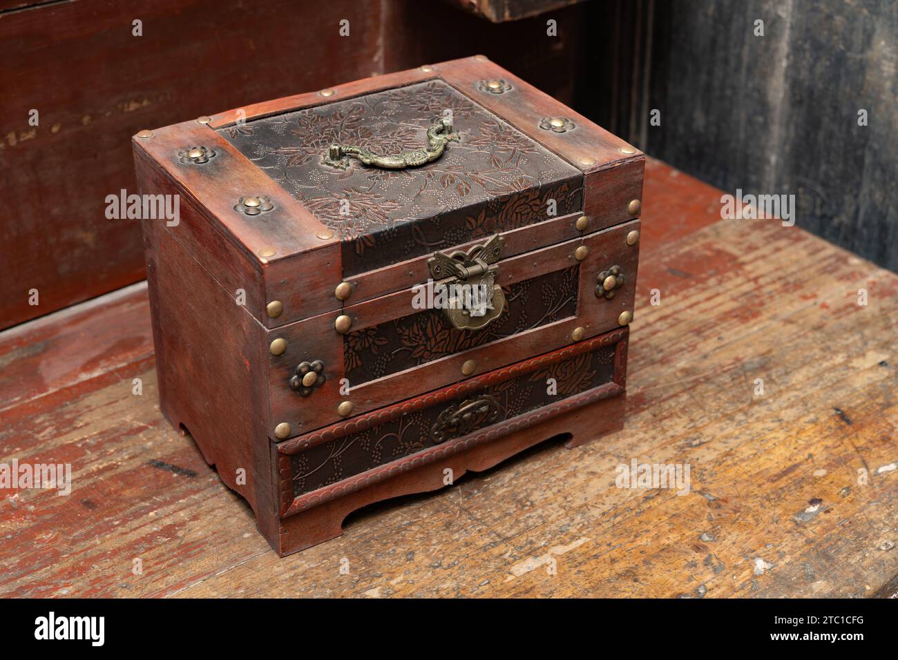 Portagioie in legno di stile tradizionale cinese Foto Stock