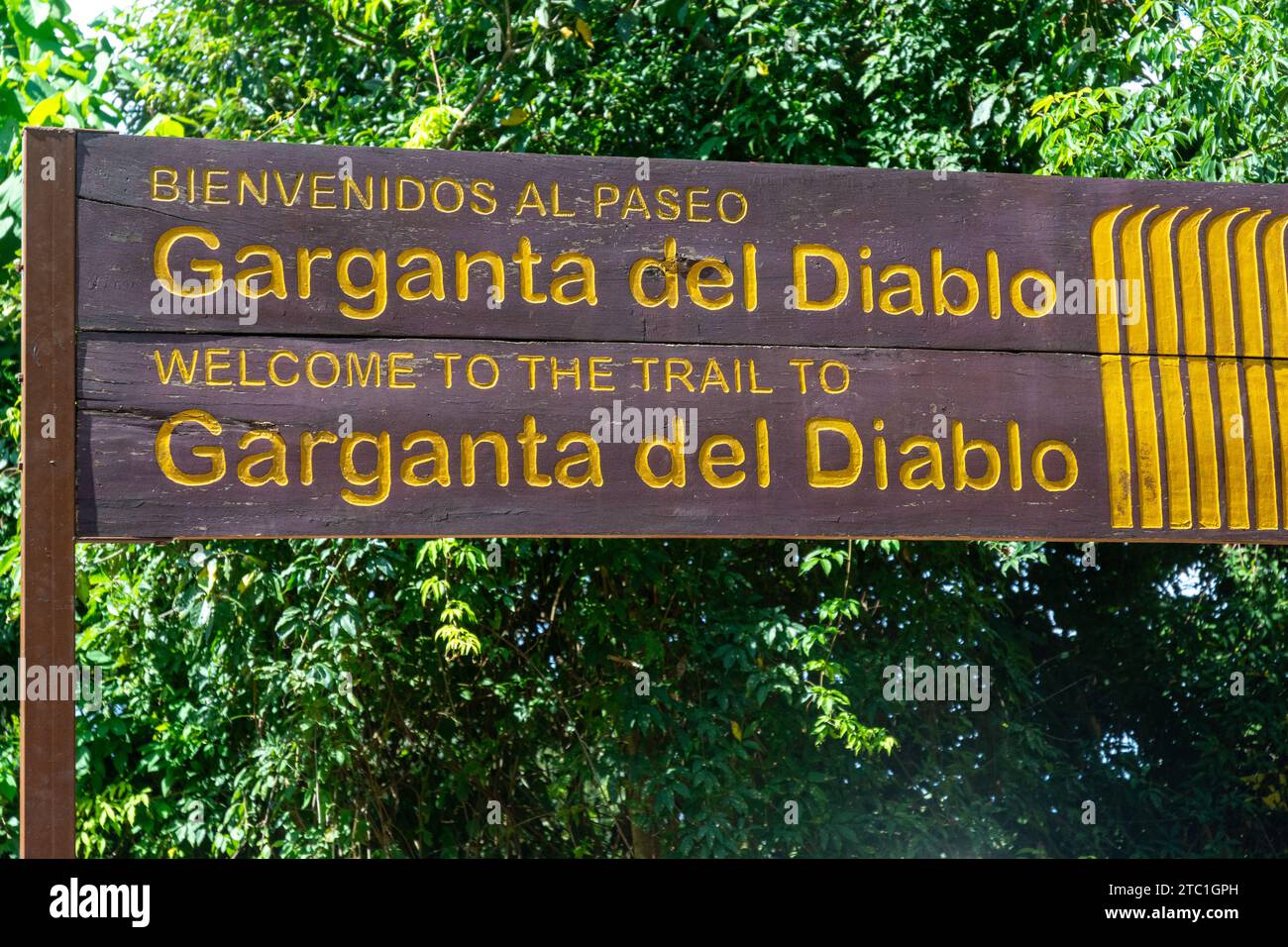 cartello per il sentiero garganta del diablo fino alla gola del diavolo, la parte più alta e profonda del parco nazionale delle cascate dell'iguazú. argentina. sud america Foto Stock