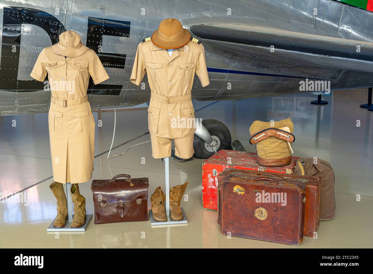 museo dell'aria,uniforme dell'equipaggio,equipaggio dell'aria,manichino artificiale,museo,presente,aria,manichino,sintra,tap,uniforme,artificiale,equipaggio,60s Foto Stock