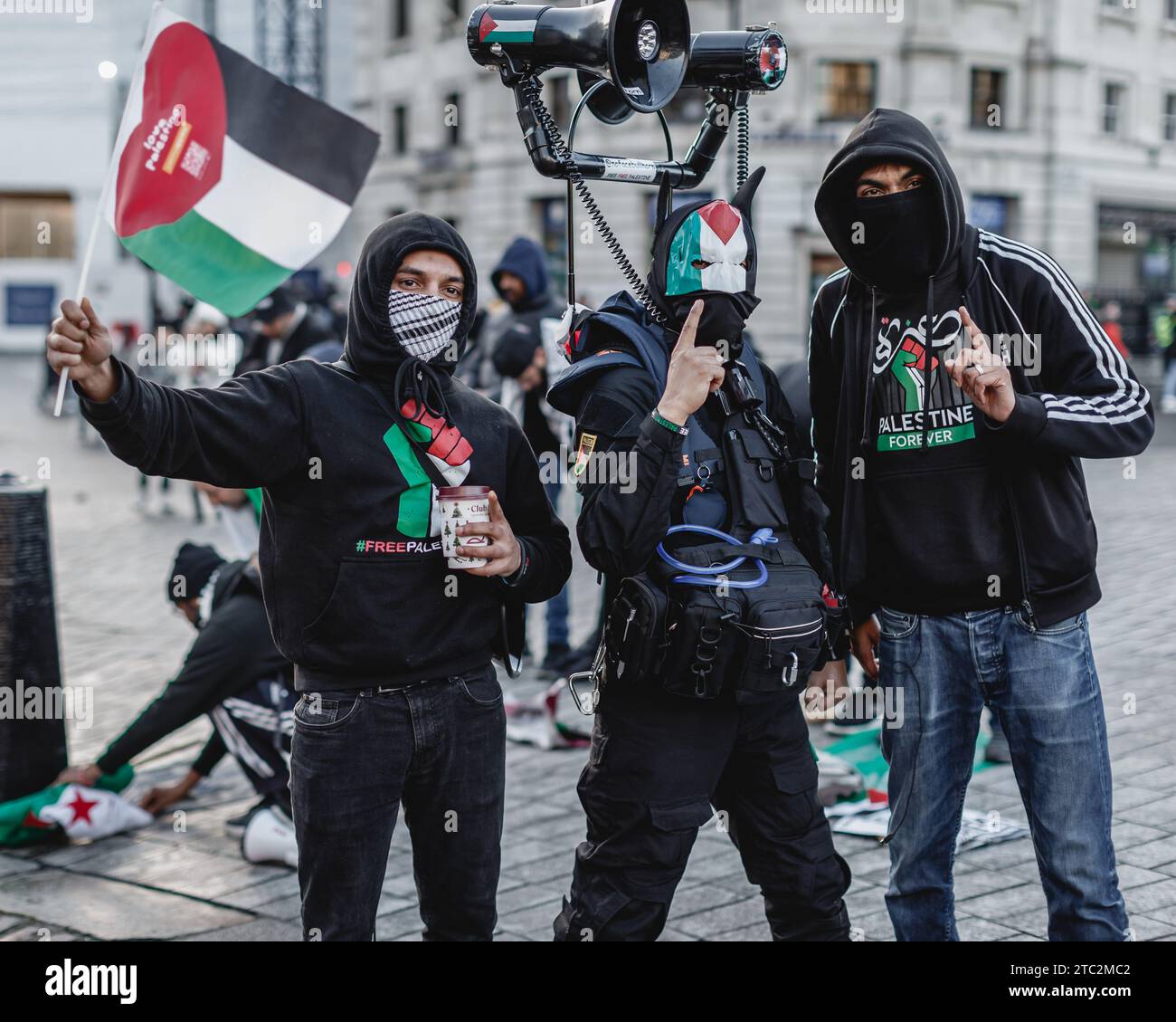 Attivisti pro-palestinesi alla "marcia per un cessate il fuoco” a Londra. Foto Stock