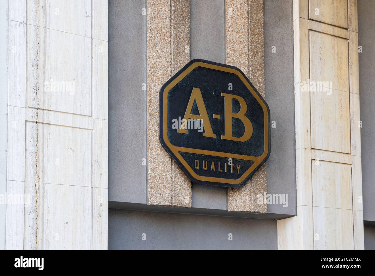 Logo DI QUALITÀ a-B utilizzato da Allen-Bradley prima dell'acquisizione da parte di Rockwell Automation. Milwaukee, Wisconsin, Stati Uniti Foto Stock