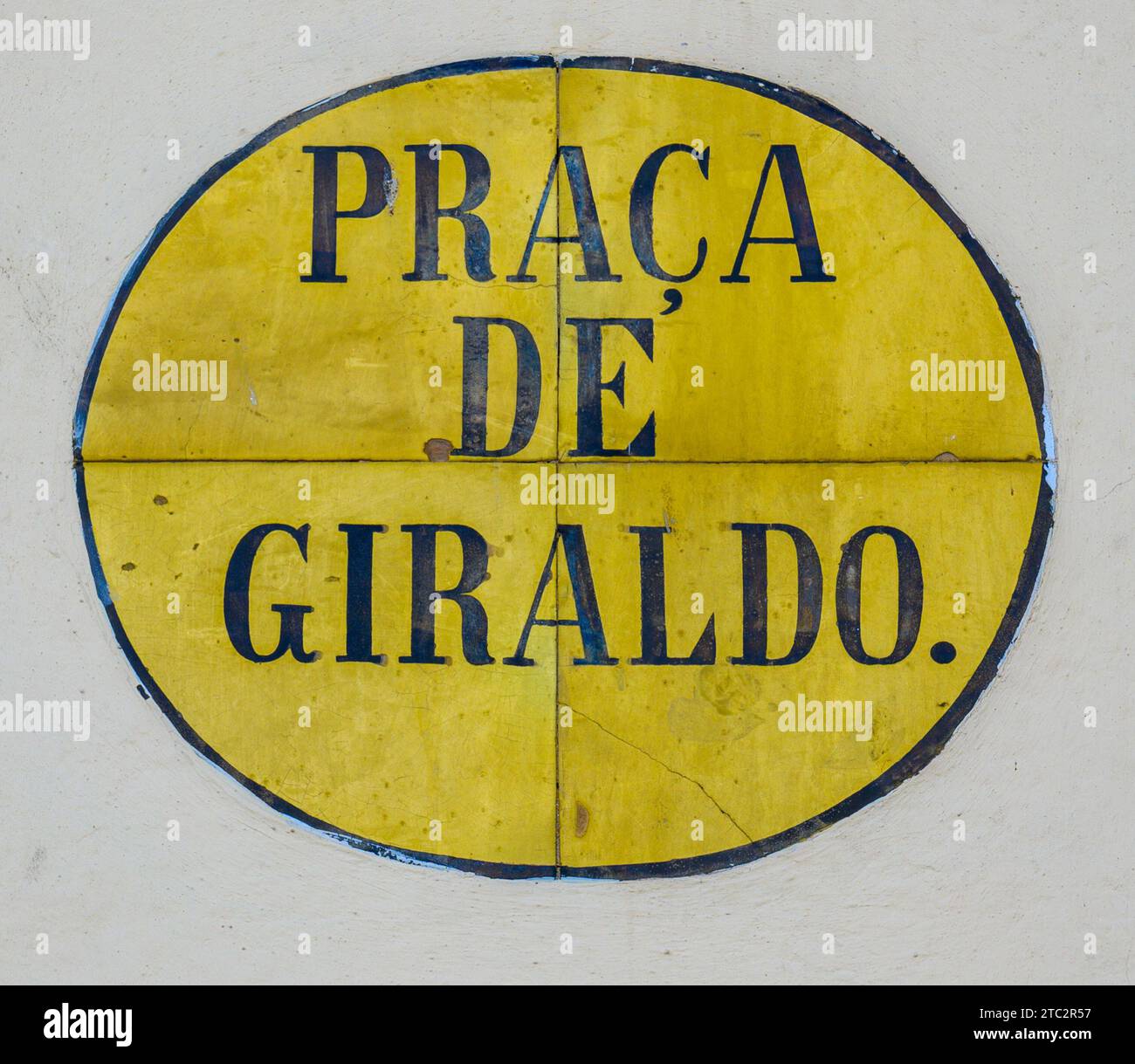 Praca de Giralso dipinse piastrelle in ceramica, cartello stradale Old Town, Evora, Alentejo, Portogallo Foto Stock