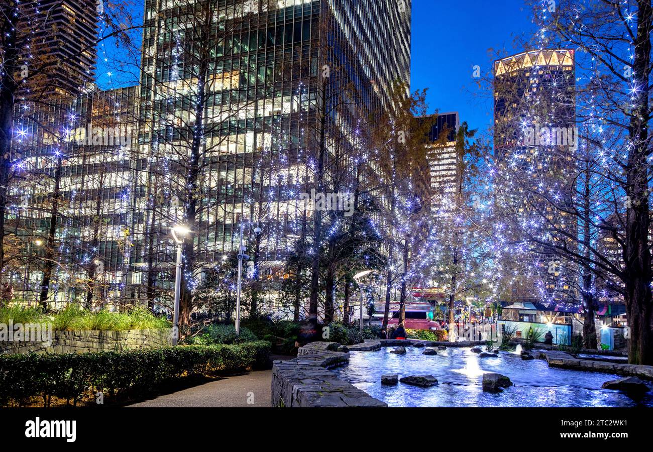 Jubilee Park a Canary Wharf di notte, Londra, Regno Unito Foto Stock