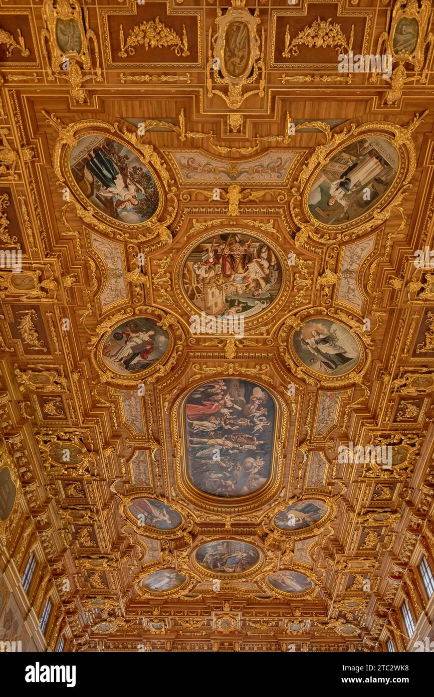 Germania, Baviera, Augusta, Rathaus o Municipio, Goldener Saal o Golden Hall con il suo soffitto a cassettoni risalente al 1643. Foto Stock