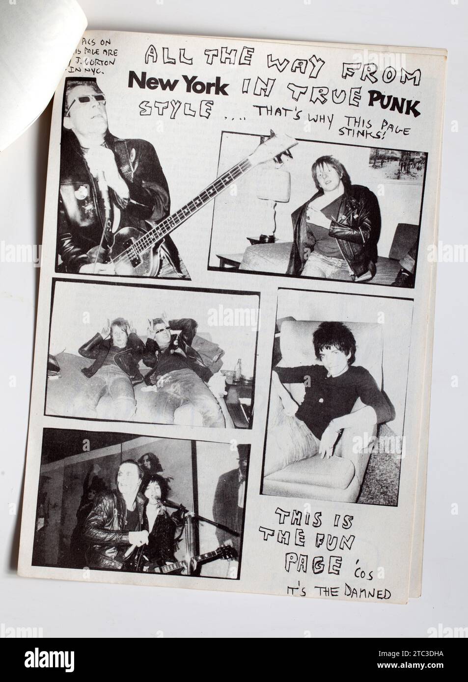 Photos of the Damned in New York nel numero 11 di 1970s Sniffin Glue Punk Rock Fanzine Magazine Foto Stock