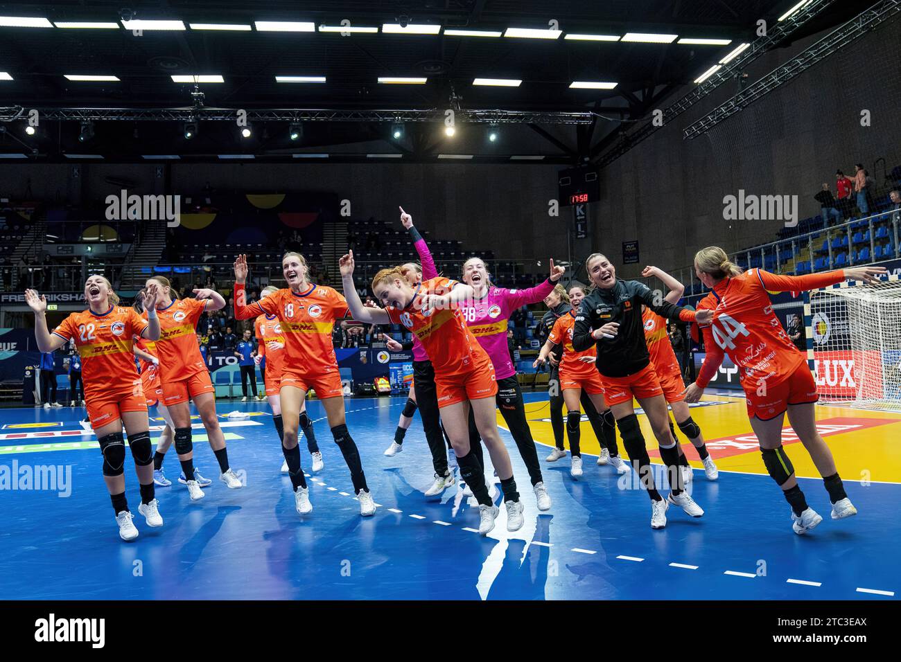 FREDERIKSHAVN - i Paesi Bassi festeggiano la sconfitta della Spagna durante il turno principale del gruppo IV della Coppa del mondo di pallamano nell'Arena Nord. ANP RONALD HOOGENDOORN Foto Stock