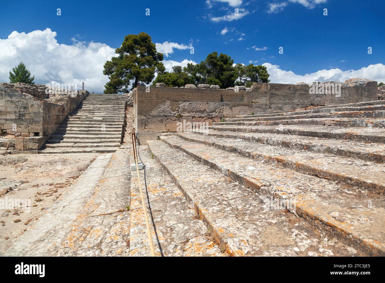 L'antica città minoica di Festos (o Faistos) a Creta, in Grecia, un importantissimo insediamento dell'età del bronzo, notevole per i resti del palazzo minoico Foto Stock