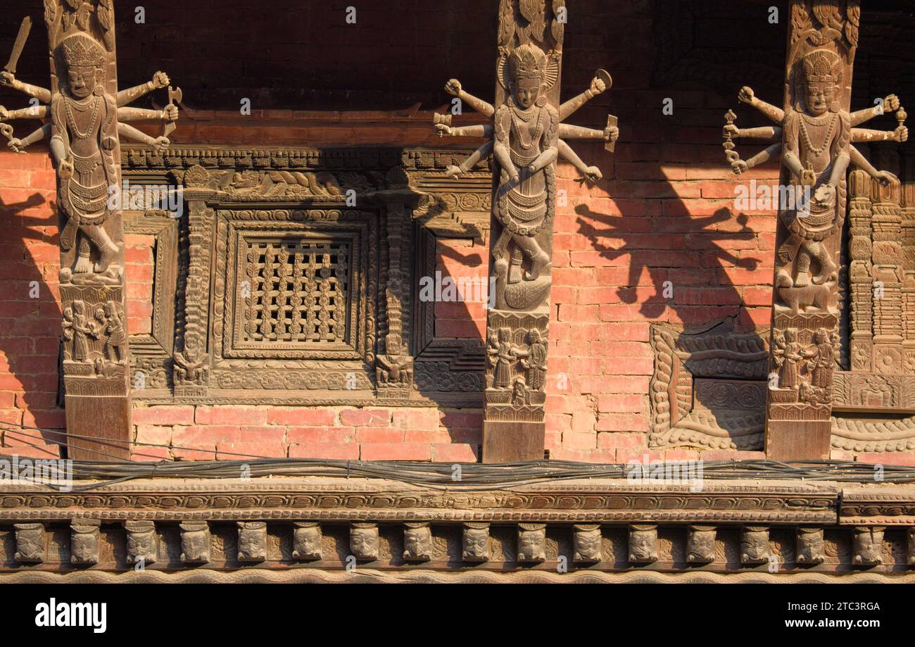 Nepal, Patan, Piazza Durbar, dettagli architettonici dei templi, statue, Foto Stock