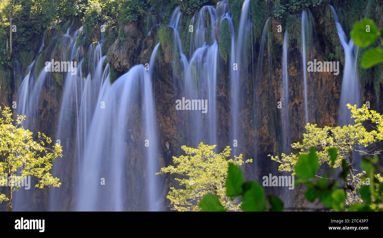 Panorama delle cascate nel Parco Nazionale dei Laghi di Plitvice, Croazia, Europa Foto Stock