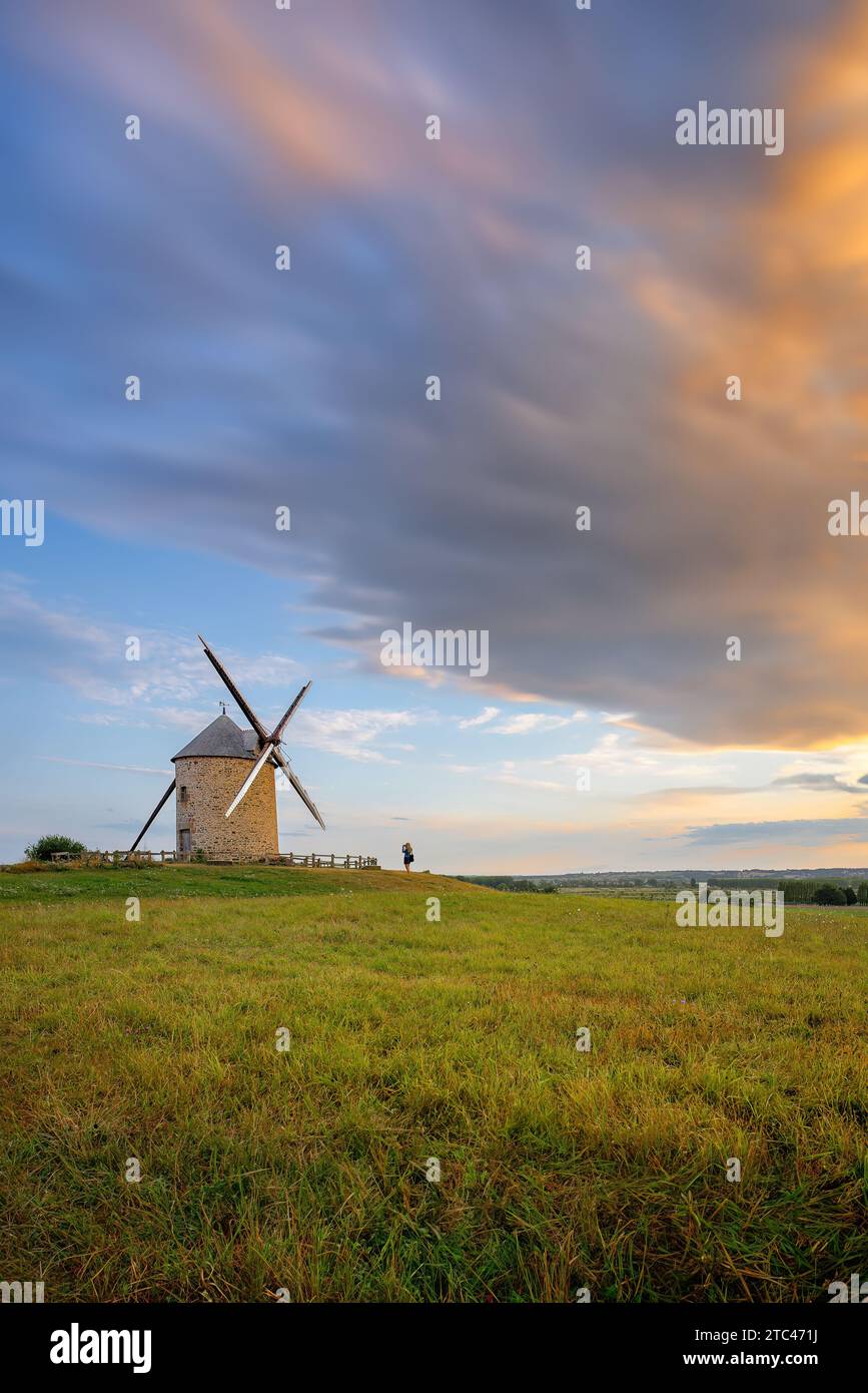 Normandia, Francia - Un tradizionale mulino a vento al Moulin De Moidrey, Normandia, un sito patrimonio dell'umanità dell'UNESCO in Francia. Foto Stock
