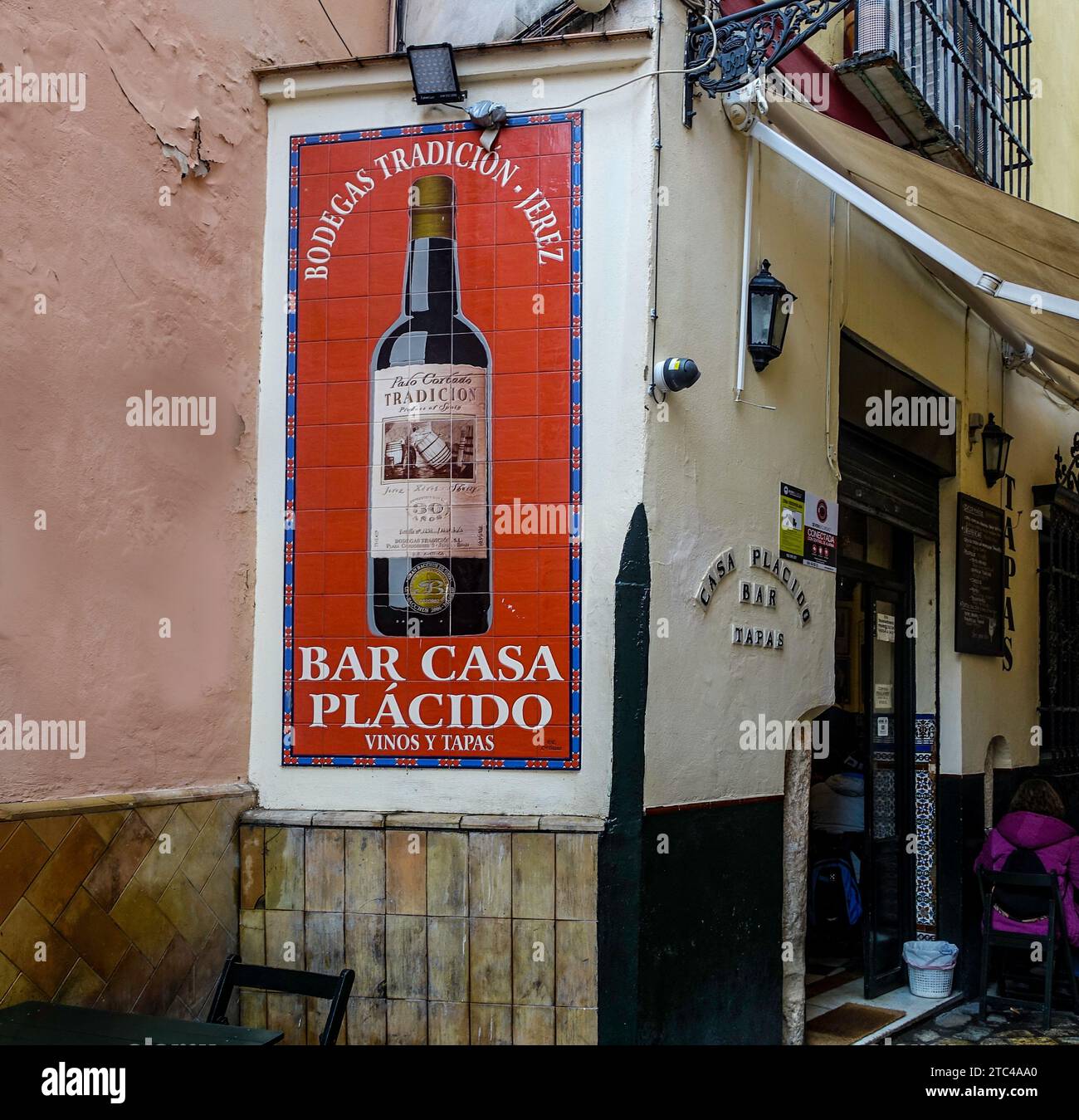 Bar Casa Plácido, Siviglia, Spagna, con possibilità di cenare all'aperto e al coperto. Foto Stock