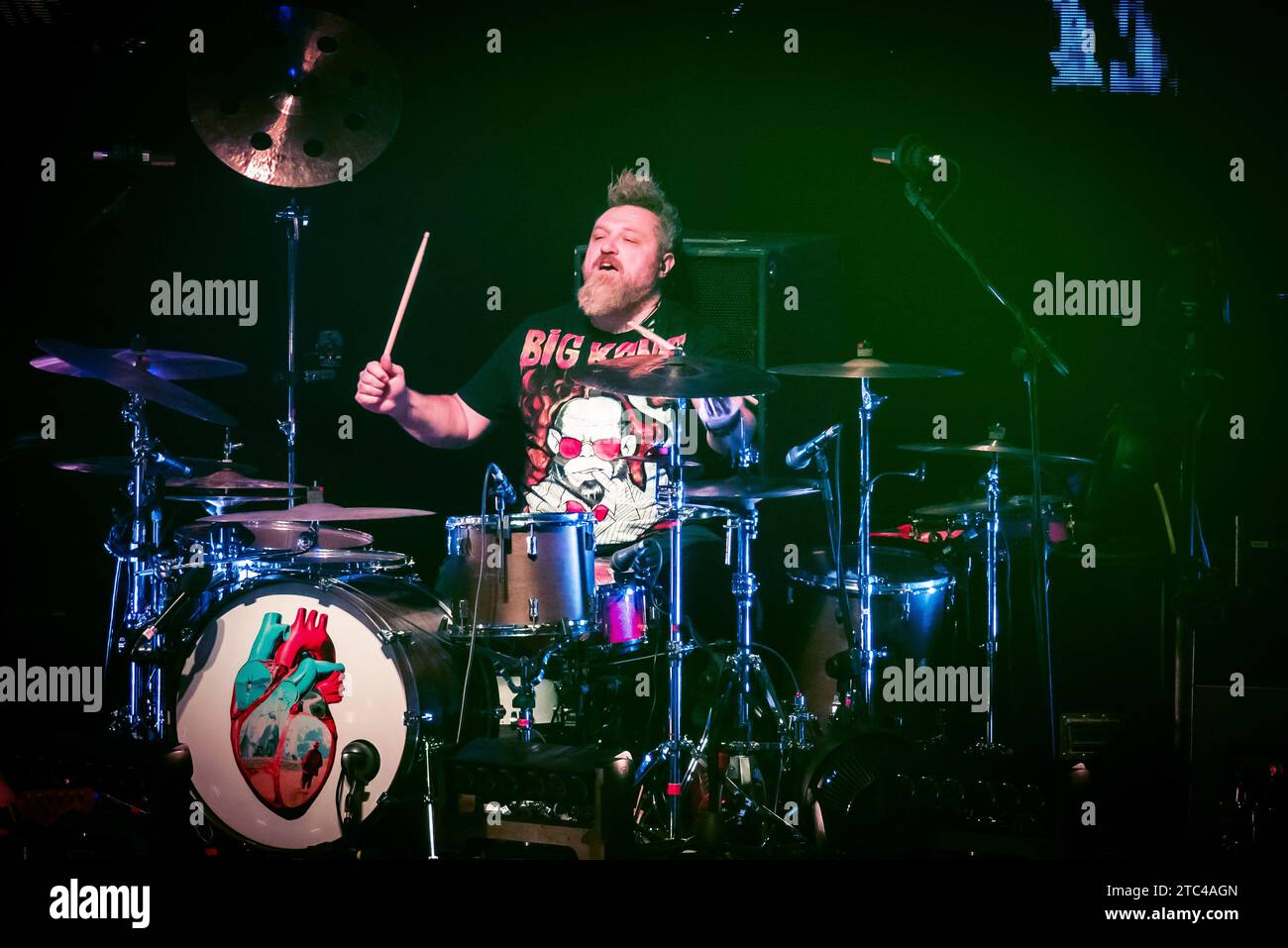 Roma, Italia. 9 dicembre 2023. Ivano Zanotti suona la batteria durante