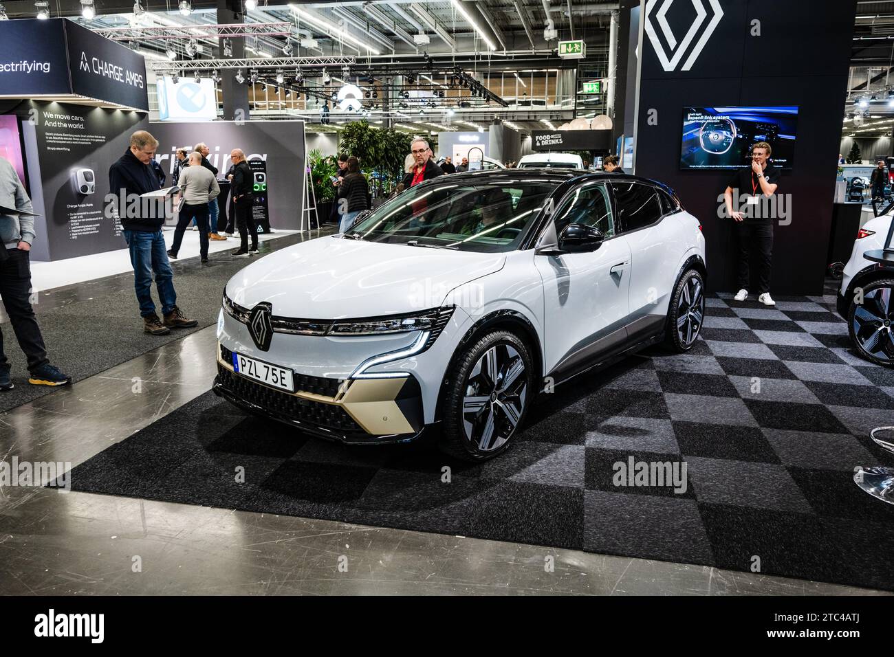 Gothenburg, Svezia - 03 dicembre 2022: Auto elettrica Renault Megane e-Tech bianca 2022 in mostra Foto Stock