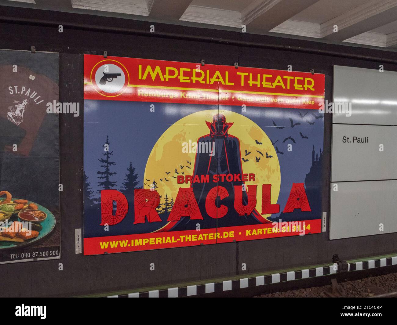 Pubblicità metropolitana di Amburgo per Bram Stoker Dracula al Teatro Imperiale di Amburgo, Germania. Foto Stock