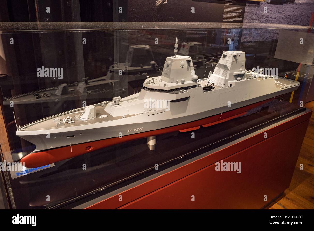 Modello di una F126, una classe di fregate tedesca pianificata nel Museo marittimo Internazionale di HafenCity, Amburgo, Germania. Foto Stock