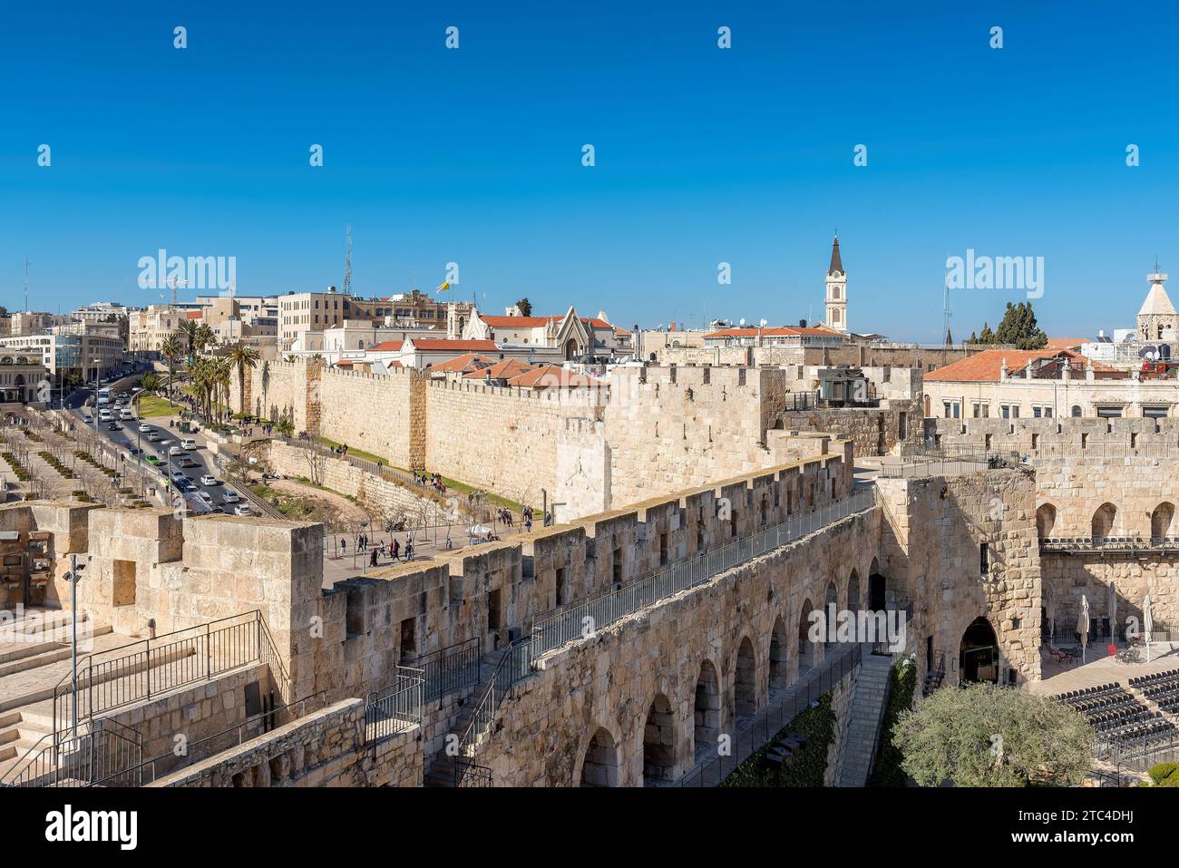 Skyline di Gerusalemme e vecchia fortezza di mura in pietra, Gerusalemme, Israele. Foto Stock