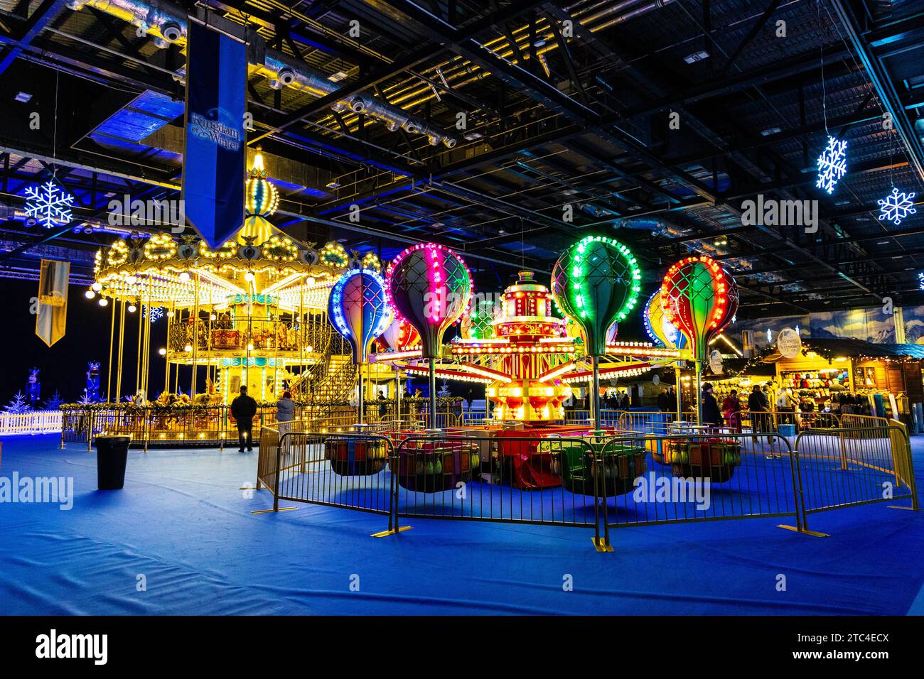 Giostre presso il Kingdom of Winter Christmas Market presso l'Excel Centre, Londra, Inghilterra Foto Stock