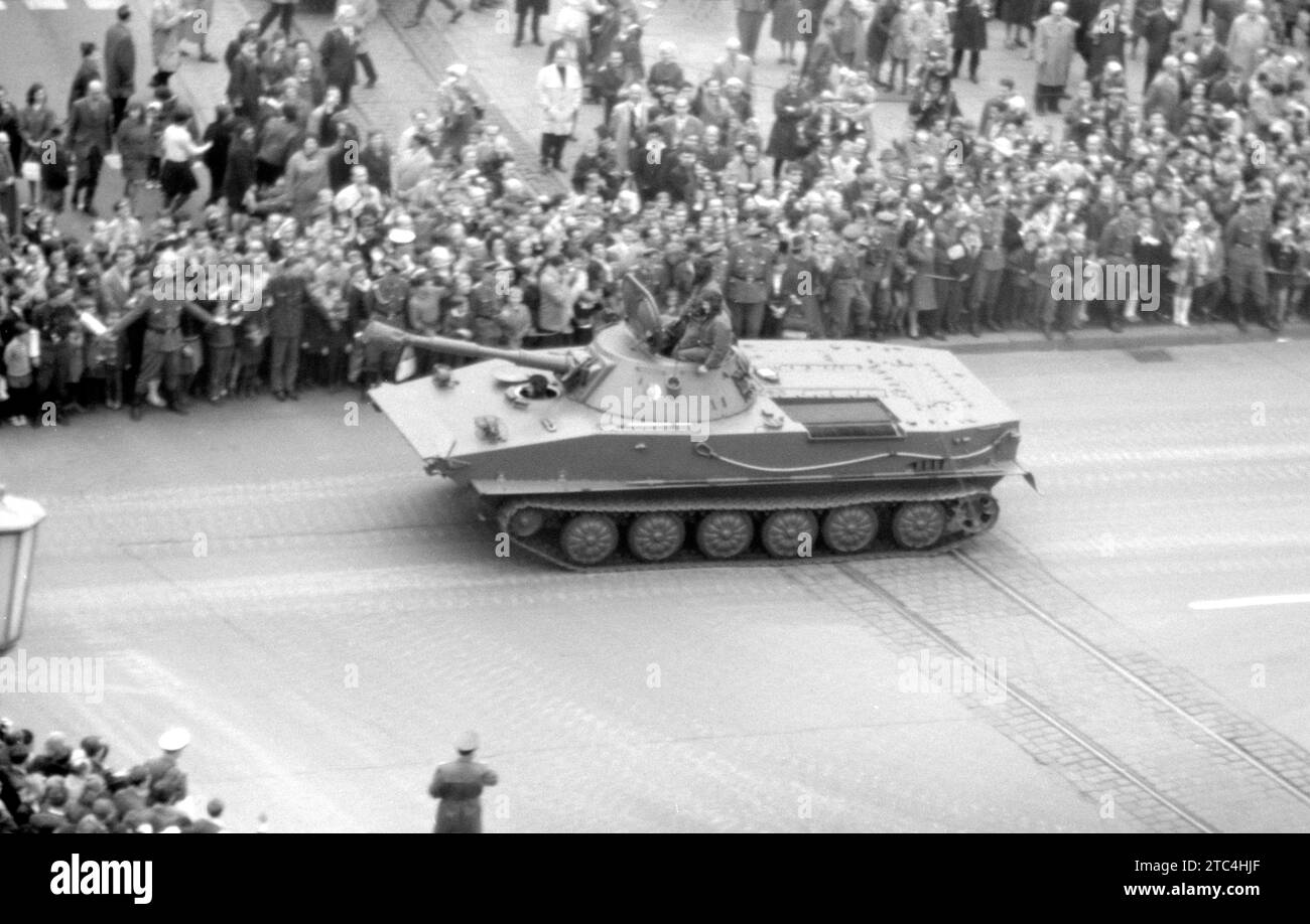 Nva schwimmpanzer immagini e fotografie stock ad alta risoluzione - Alamy