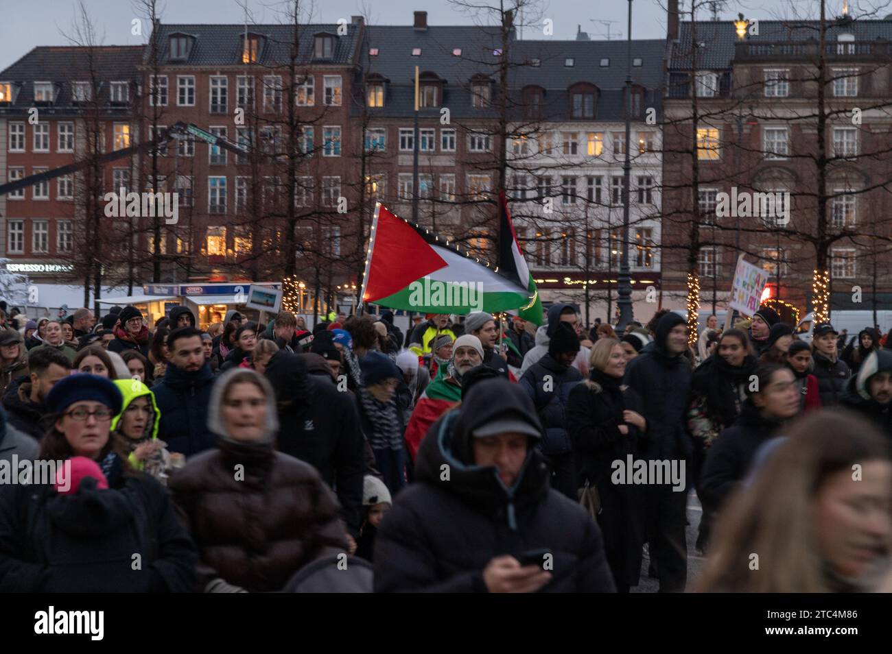 Copenhagen, Danimarca. 10 dicembre 2023. Grande manifestazione pro-Palestina per le strade di Copenaghen, Danimarca domenica 10 dicembre 2023 credito: Pahas/Alamy Live News Foto Stock