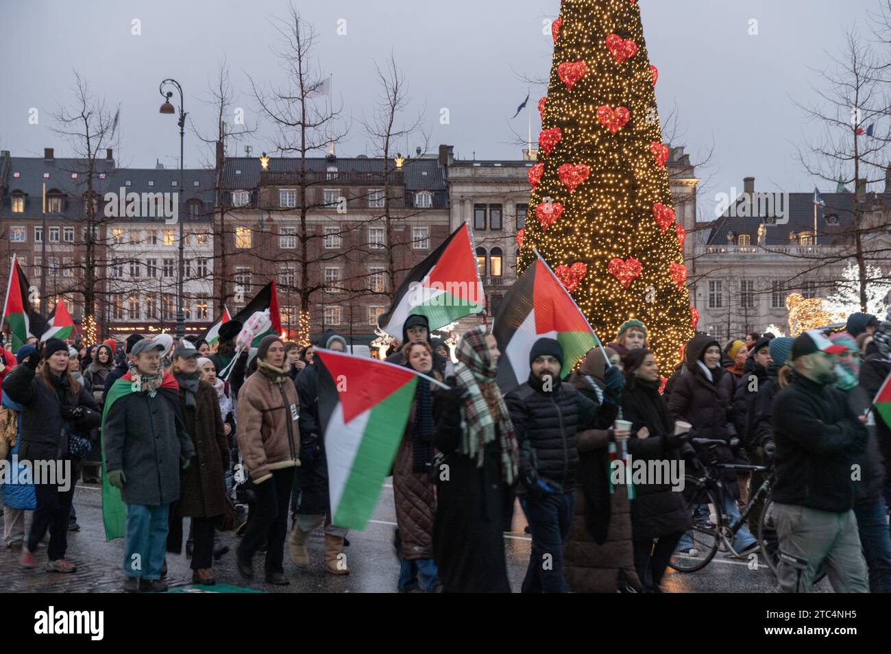 Copenhagen, Danimarca. 10 dicembre 2023. Grande manifestazione pro-Palestina per le strade di Copenaghen, Danimarca domenica 10 dicembre 2023 credito: Pahas/Alamy Live News Foto Stock