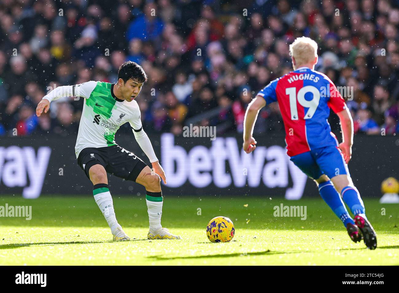 Il giocatore di centrocampo del Liverpool Wataru Endo durante la partita di Premier League tra Crystal Palace e Liverpool al Selhurst Park, Londra, il 9 dicembre 2023. Foto Stock