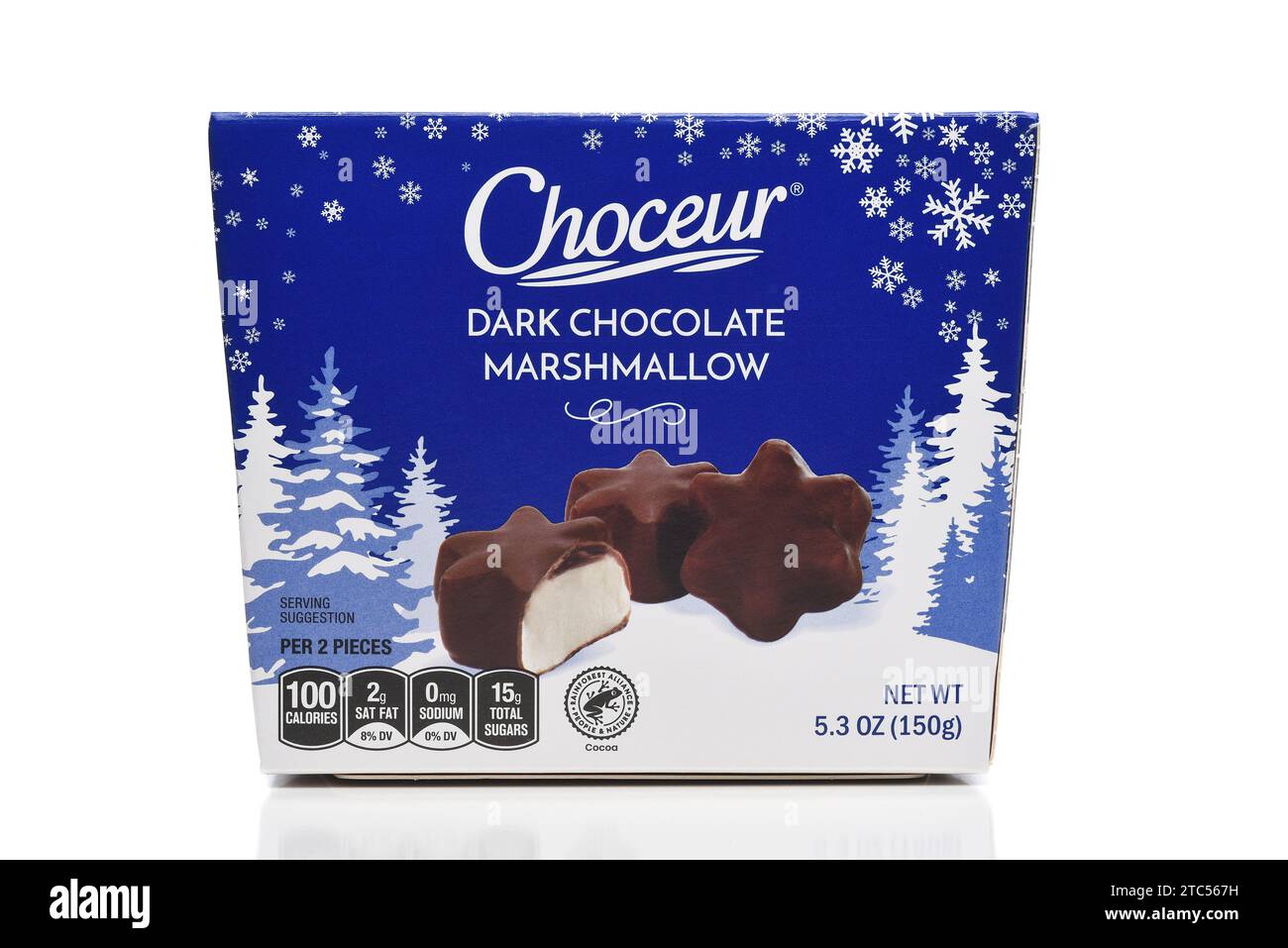 IRIVNE, CALIFORNIA - 10 dicembre 2023: Una scatola di marshmallow Choceur Dark Chocolate. Foto Stock