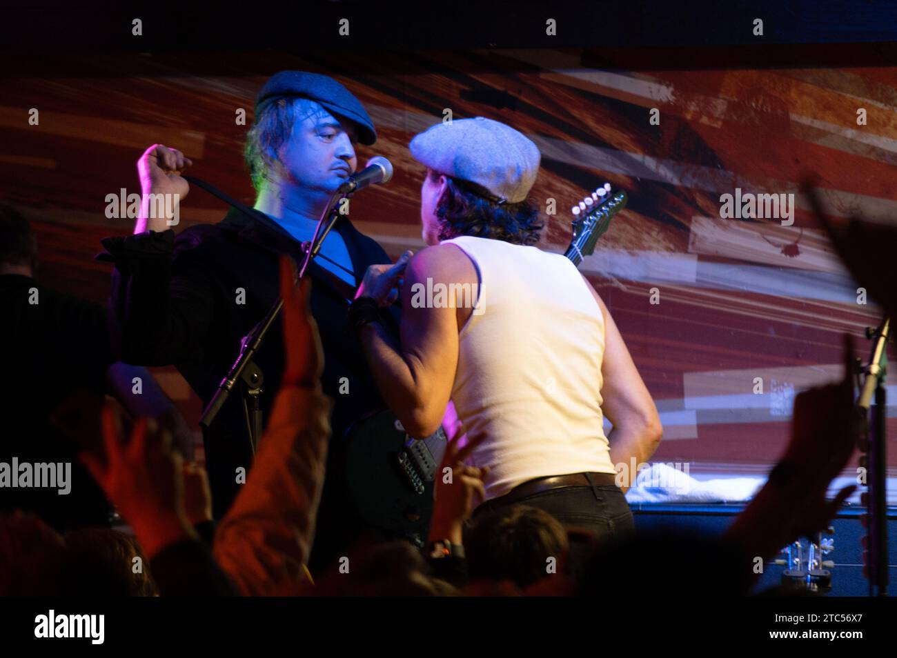 Margate, Regno Unito. 10 dicembre 2023. I Libertines suonano in un Lido tutto esaurito per la seconda notte di fila, celebrando l'imminente uscita del nuovo album "All Quiet on the Eastern Esplanade". Cristina Massei/Alamy Live News Foto Stock