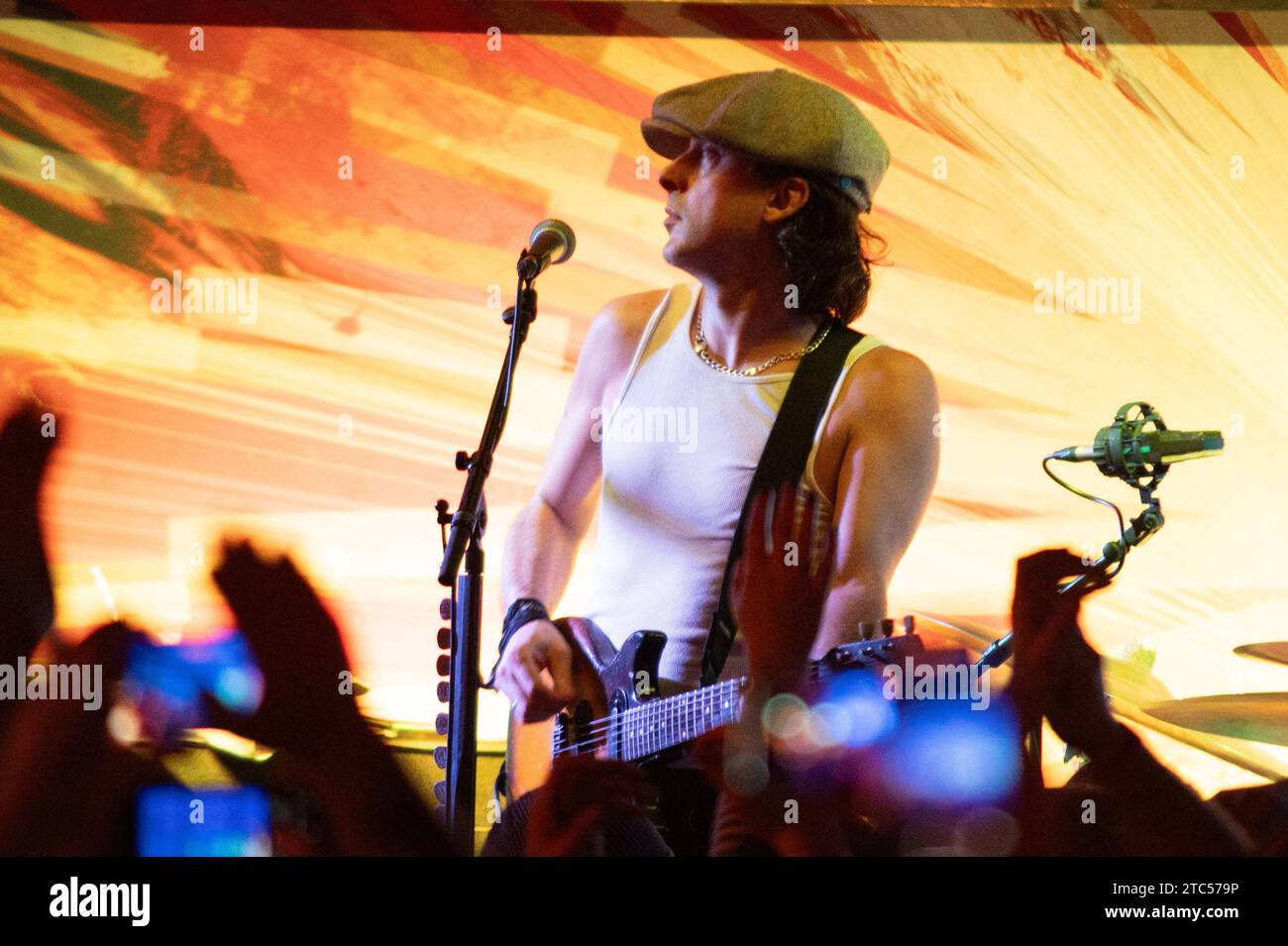 Margate, Regno Unito. 10 dicembre 2023. I Libertines suonano in un Lido tutto esaurito per la seconda notte di fila, celebrando l'imminente uscita del nuovo album "All Quiet on the Eastern Esplanade". Cristina Massei/Alamy Live News Foto Stock