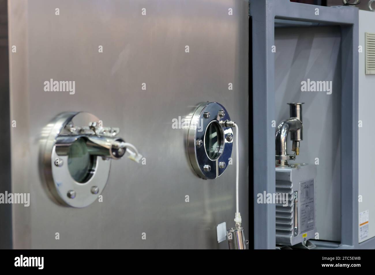 Impianto di produzione farmaceutica industriale. Camera farmaceutica. Messa a fuoco selettiva. Foto Stock