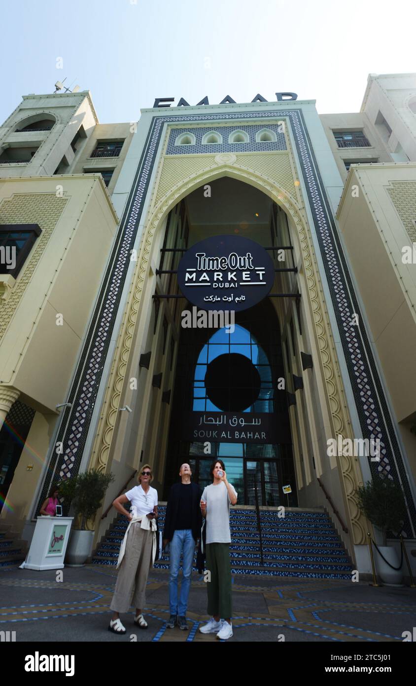 Il Time Out Market al Souk al Bahar vicino al Dubai Mall, Dubai, Emirati Arabi Uniti. Foto Stock