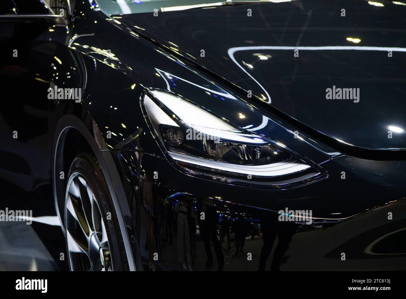 Tesla Model Y EV in mostra al 40° Thailand International Motor Expo 2023 il 29 novembre 2023 a Nonthaburi, Thailandia. Foto Stock