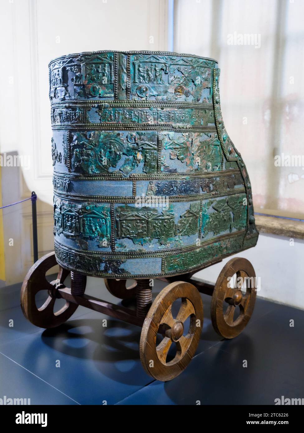 Il cosiddetto Capitolino Tensa (carro processionale) della campagna romana 325-3590 d.C., Bronzo in sala Castellani III - Musei Capitolini - Roma, Italia Foto Stock