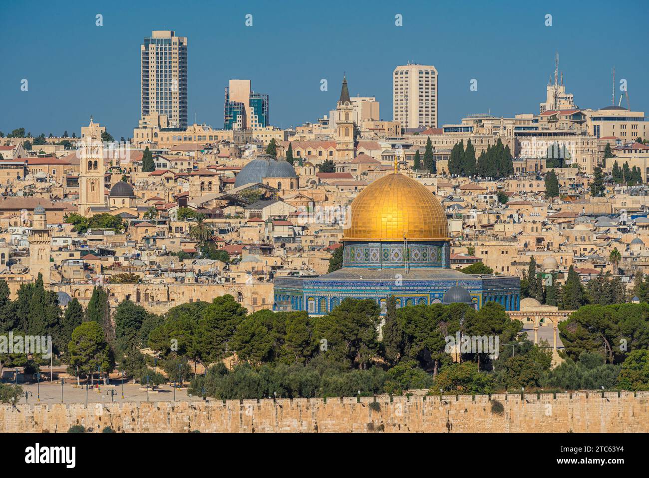 Veduta di Gerusalemme, Israele, con la scintillante Cupola della roccia sul Monte del Tempio Foto Stock