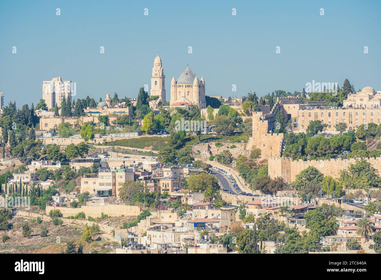 Vista dell'Abbazia della Dormizione - Hagia Maria, chiesa cristiana sulla cima del Monte Sion, Gerusalemme, Israele Foto Stock