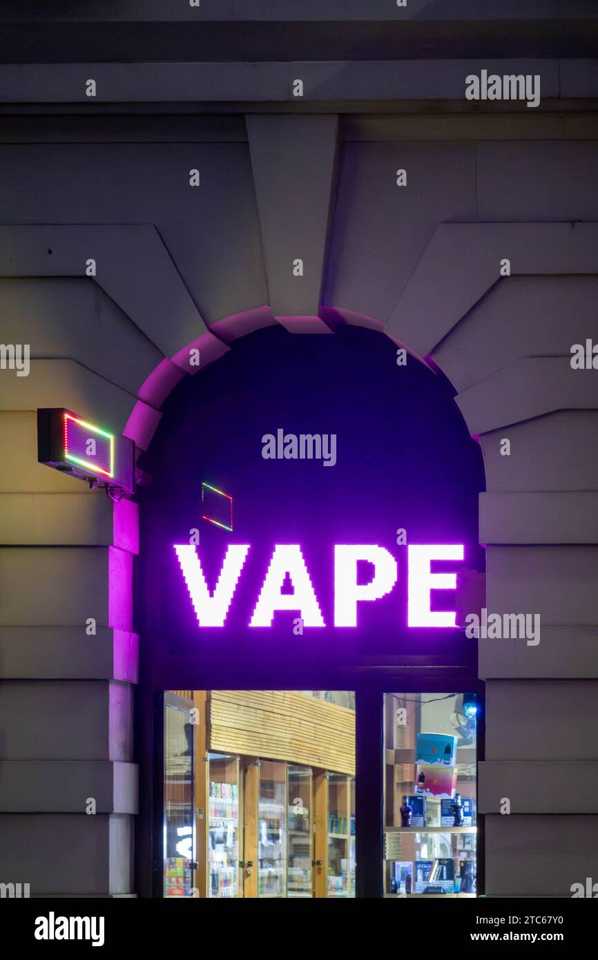 Cartello d'ingresso al negozio Vape in viola a Liverpool Foto Stock