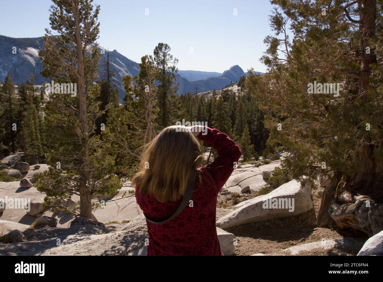 Scattare foto al parco nazionale di Yosemite in un giorno di gennaio quasi privo di neve. Foto Stock