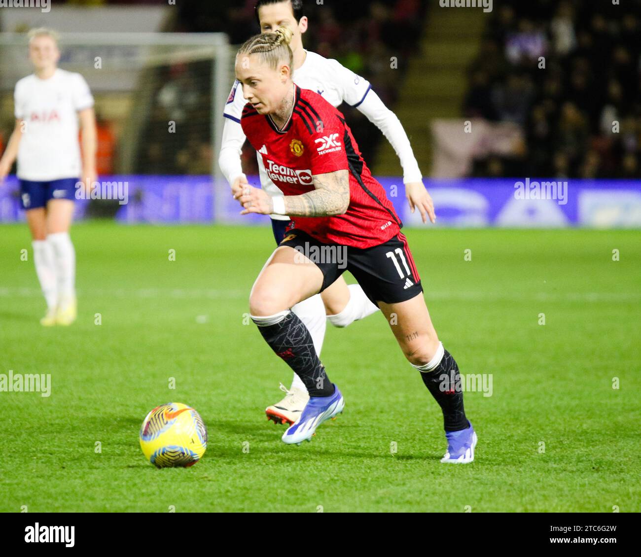 Londra, Regno Unito. 10 dicembre 2023. Londra, Inghilterra, 10 dicembre 2023: Leah Galton (11 Manchester United) in azione durante la partita di Barclays fa Women's Super League (WSL) tra Tottenham Hotspur e Manchester United al Brisbane Road Stadium di Londra. (Jay Patel/SPP) credito: SPP Sport Press Photo. /Alamy Live News Foto Stock