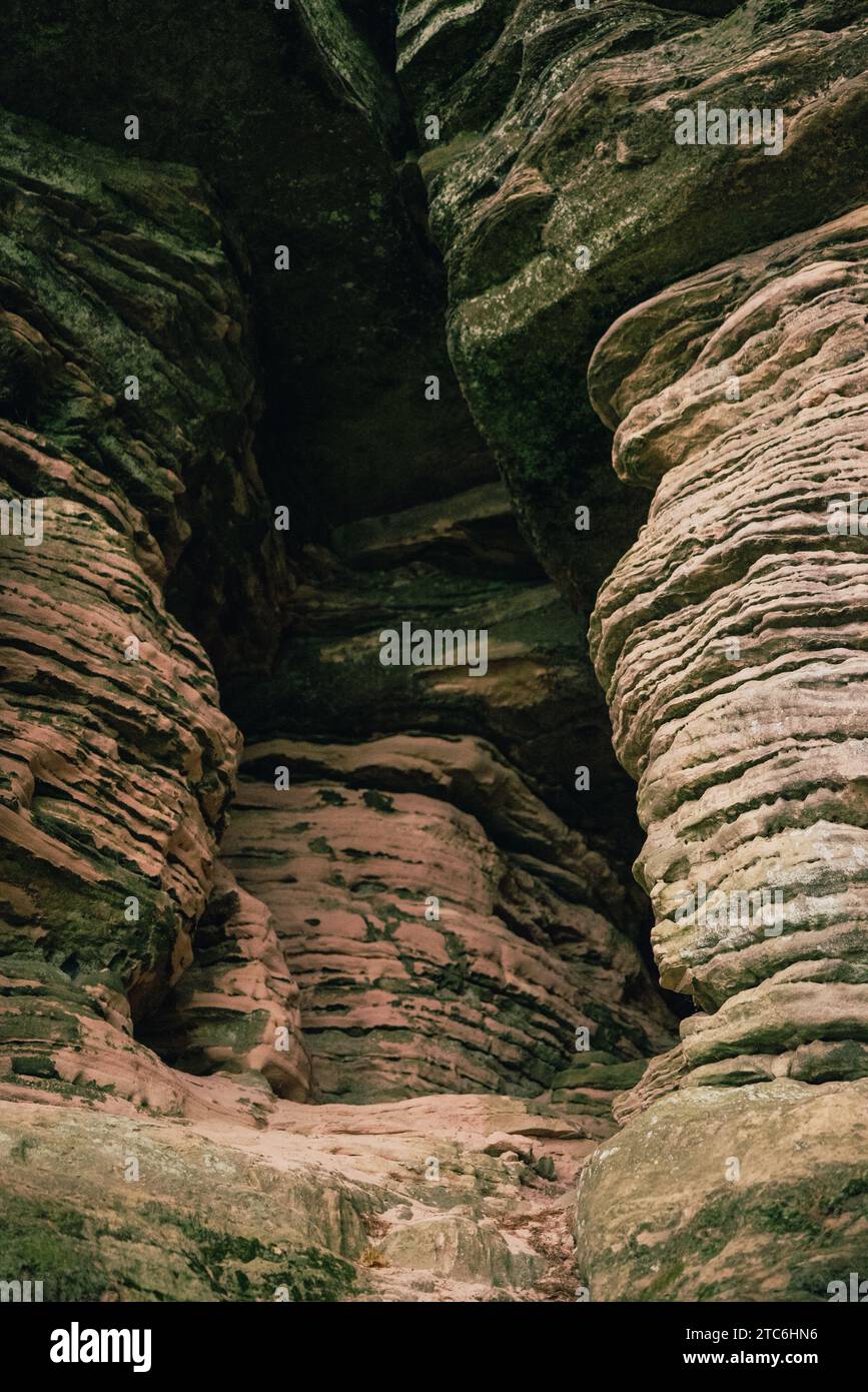 Formazioni rocciose impilate di diverse tonalità nel Wisconsin Foto Stock