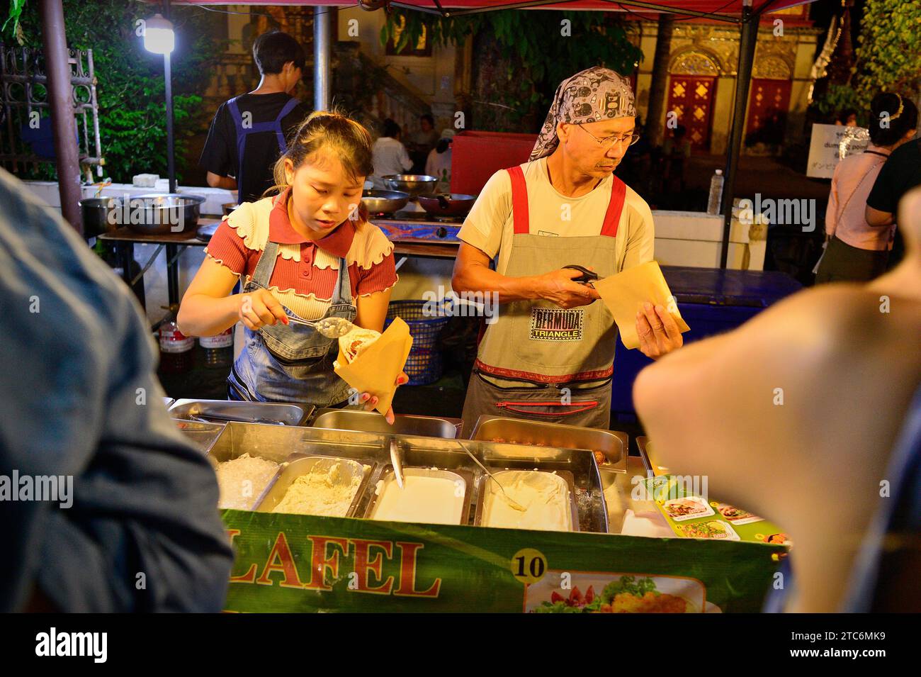 Walking Street Night Market Old City Chiang mai Thailandia Foto Stock